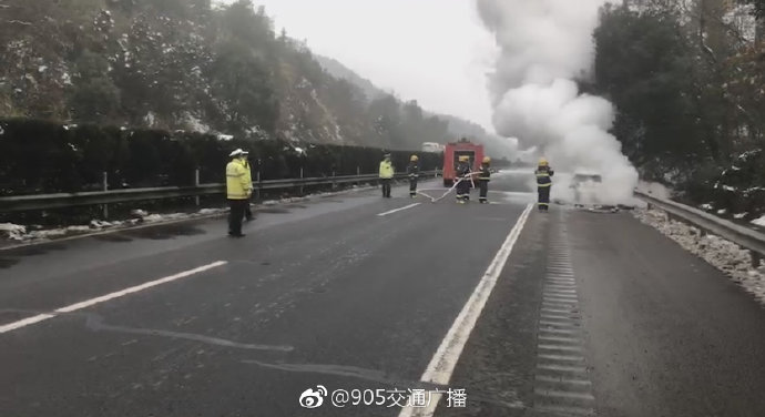 京港澳高速岳阳段北往南临时管制