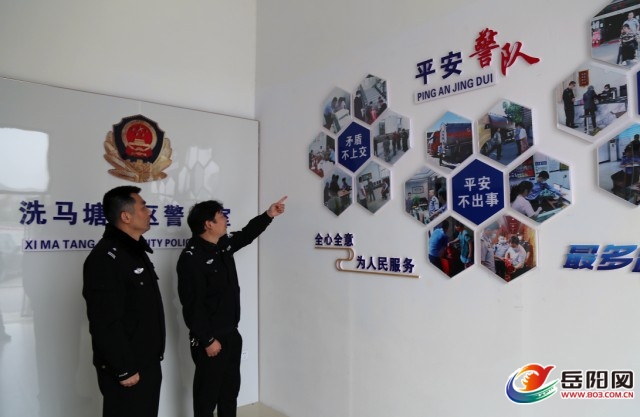 "日前,云溪派出所内,居民潘某夫妇特意送来的一面感谢锦旗,感谢民警为