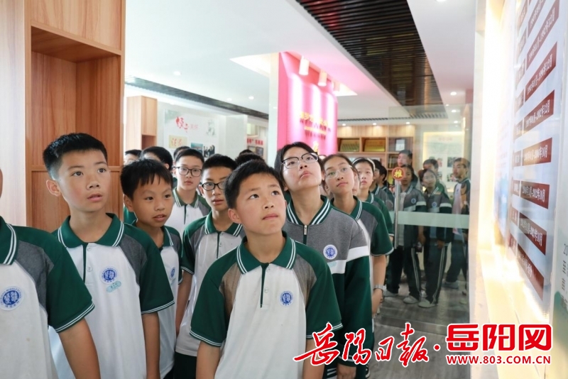 汨罗市人民法院开展"公众开放日"活动,邀请楚雄中学部分师生走进法院