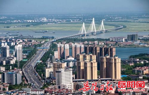 跟随"亚洲飞人"的视角环绕洞庭湖和市区飞行一周,向全球观众展示岳阳