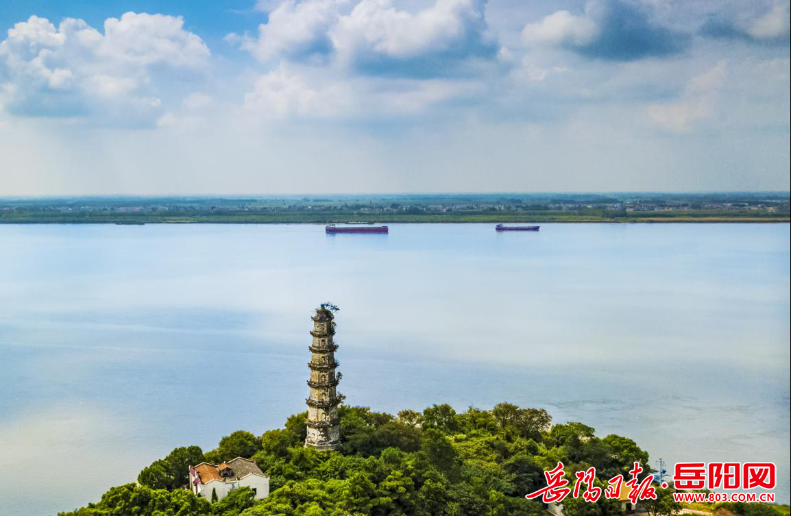 临湘长江岸线(陆龙宝摄)