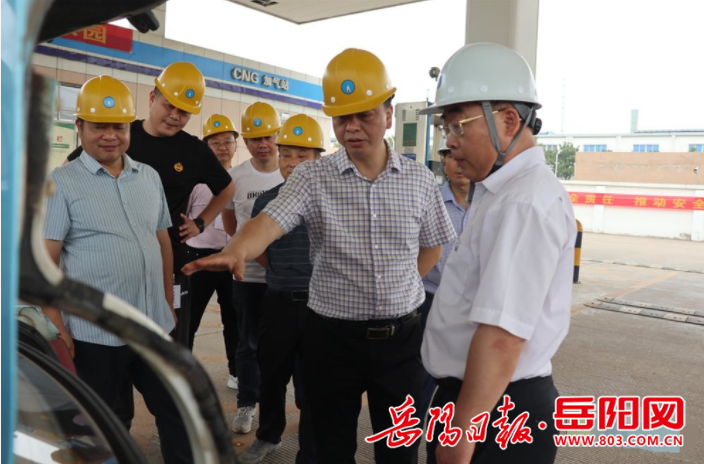 县区 汨罗市仇正勇一行来到金碧华府,城南气站,港华燃气加气站等燃气