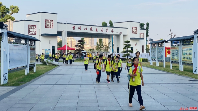 67平江县简青芙蓉学校做有温度的教育