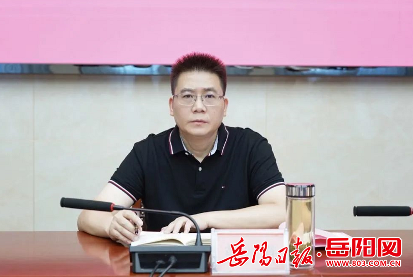 肖湘晖主持召开岳阳县委常委会议