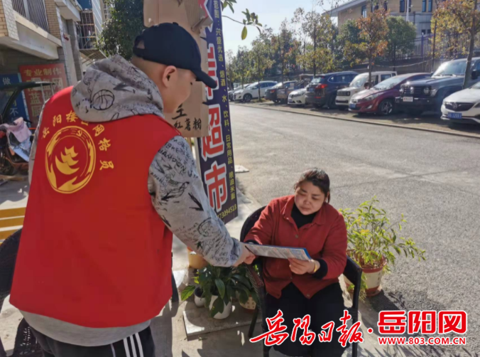 吉家湖社区网格员变身宣传员助力医保政策宣传