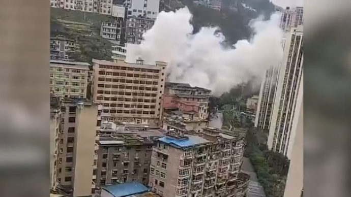 重庆武隆区一单位食堂垮塌疑为燃气泄漏燃爆20余人被困