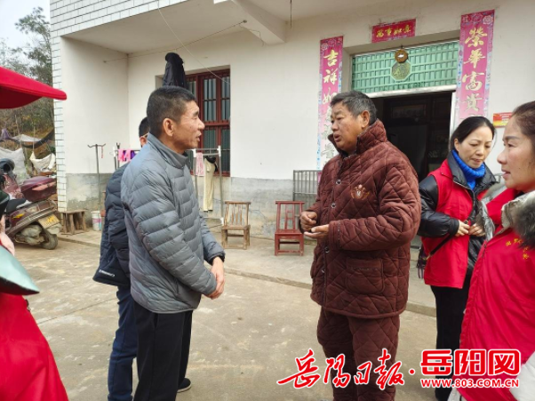 " 汨罗市古培镇古培塘村村民张灿华是脱贫监测户,1月12日上午,他从