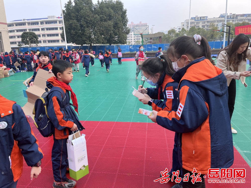 在学生心里植下绿色环保的种子,3月7日,岳阳经济技术开发区东城小学