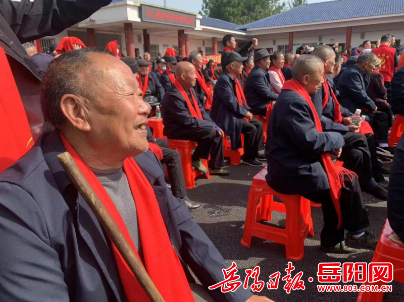 华容县东山镇开展敬老爱老主题志愿活动