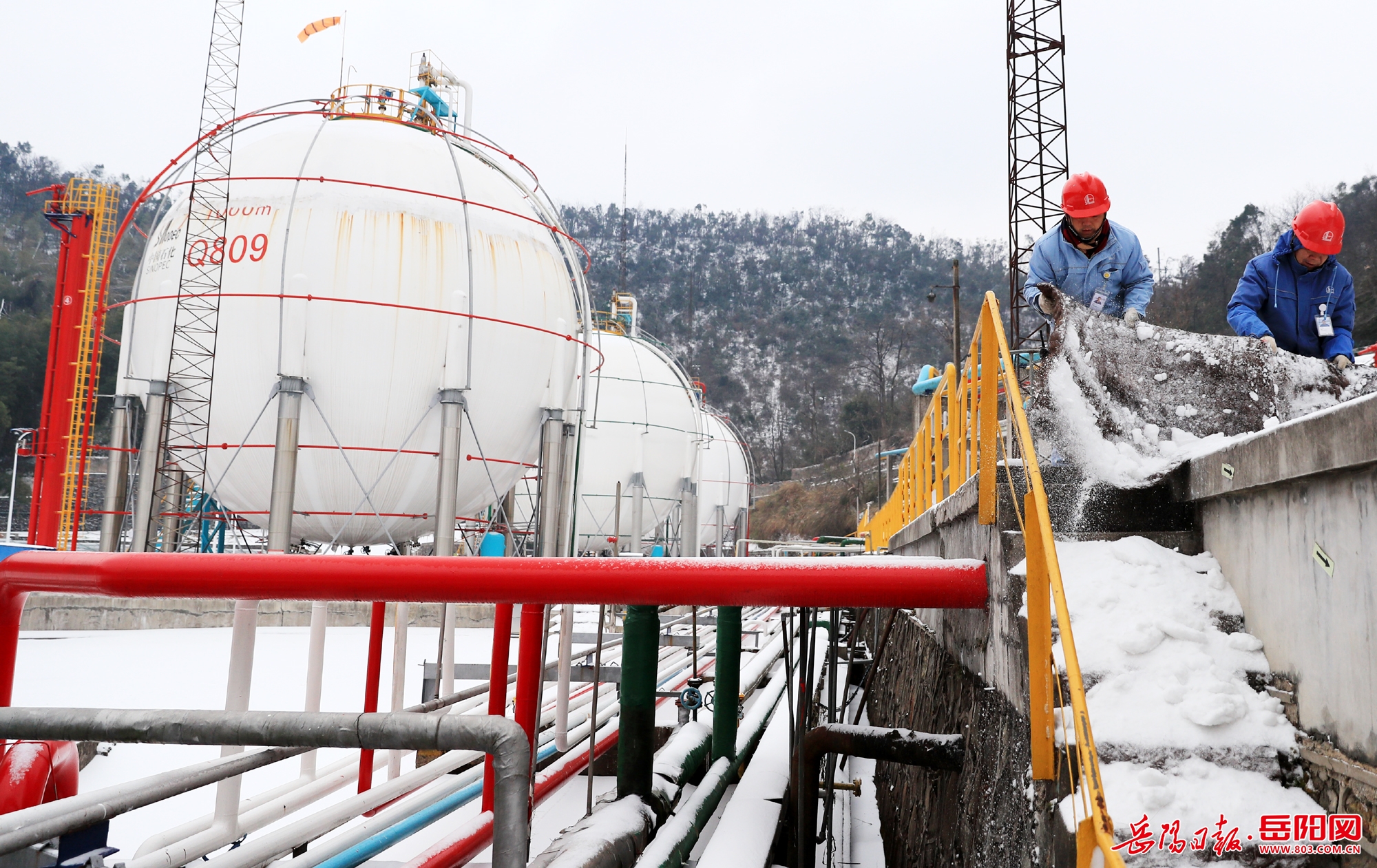 面对近50年来最强雨雪冰冻寒潮灾害天气带来的不利影响,湖南石化层层