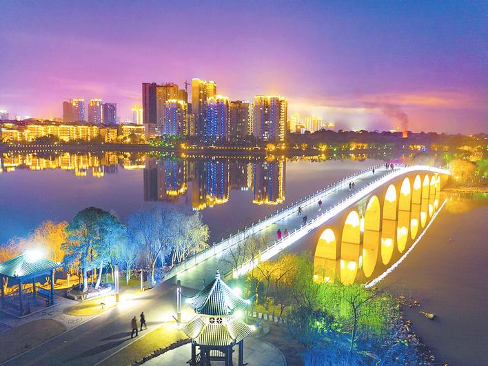 徜徉于大城岳阳美丽夜色