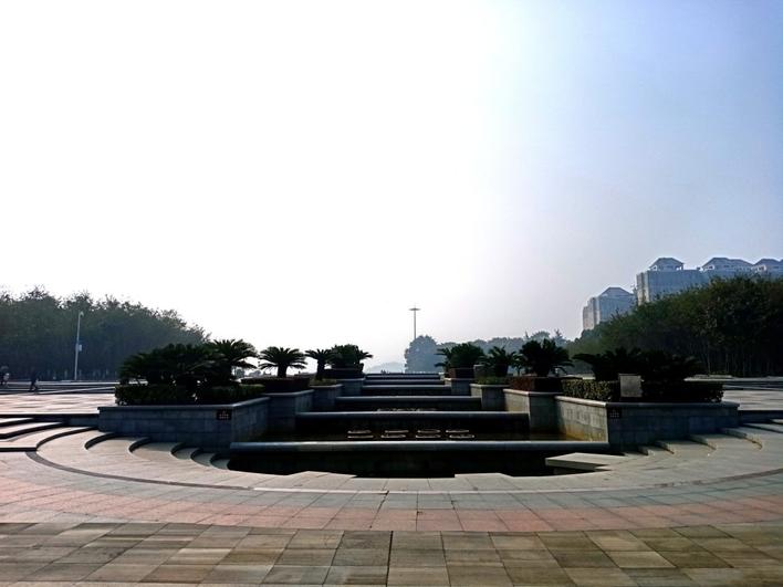 南湖广场:岳阳独特城景工程
