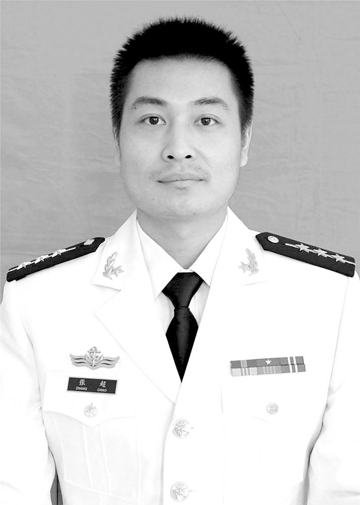 春,张超以优异成绩从岳阳市第七中学考入中国人民解放军空军航空大学