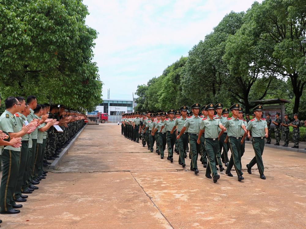 新兵暖心奔赴新征程