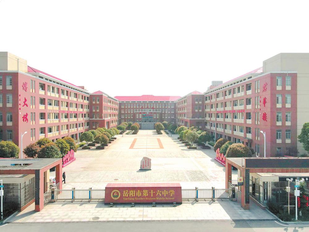 本报记者 毛焕章公司承建的临湘市第八完全小学公司承建的德龙东城