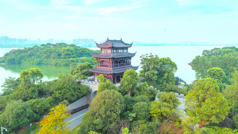 岳阳楼·夜美丽.繁华璀璨南津古渡.环南湖三圈南段赏梅阁.