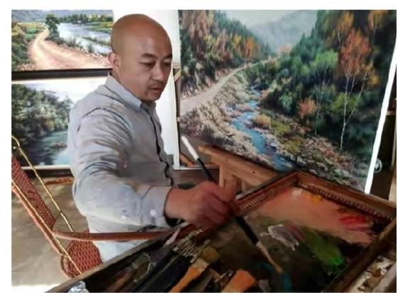 我见到了由北京回家乡小住的青年油画家李胜民