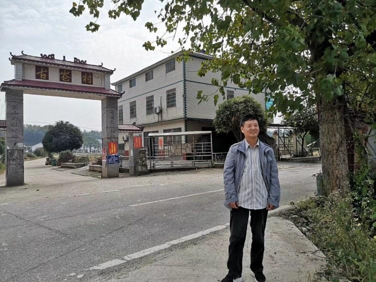 1980年10月,杨沫回到汨罗古仑今日古仑村杨家故居旧址现在已成为东山