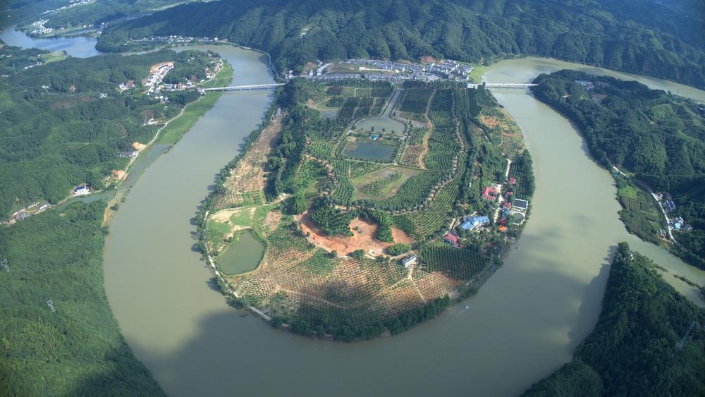 盘石洲始信桃源在人间