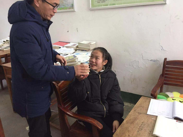 平江岑川中学:一碗早餐面,暖暖师生情