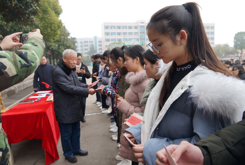 华容县二中:举行泰和集团奖助学金发放仪式