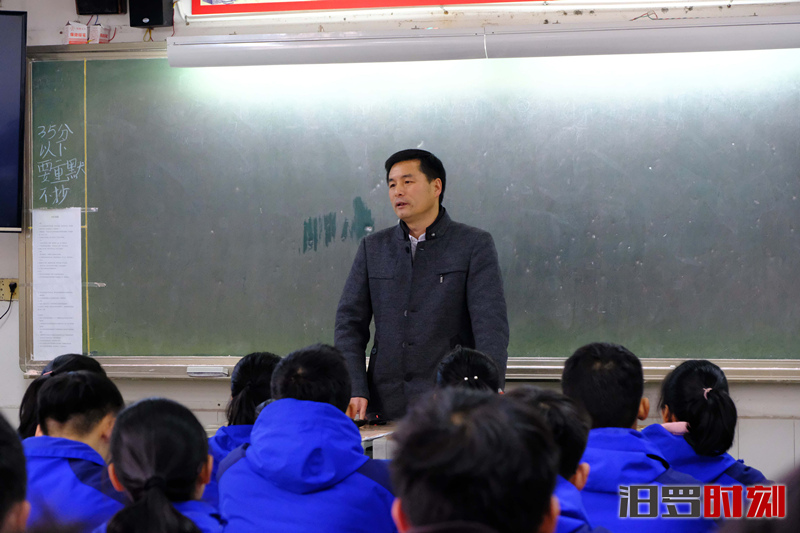 汨罗代表风采黄文德要为社会培养德才兼备的人