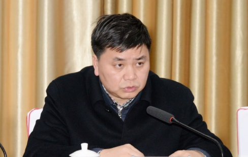 曾平原主持召开县政府第27次常务会议