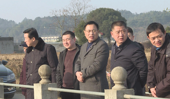 吴跃中沿桃李河开展巡河工作