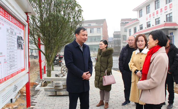 岳阳市委组织部节前看望慰问李大元烈士家属