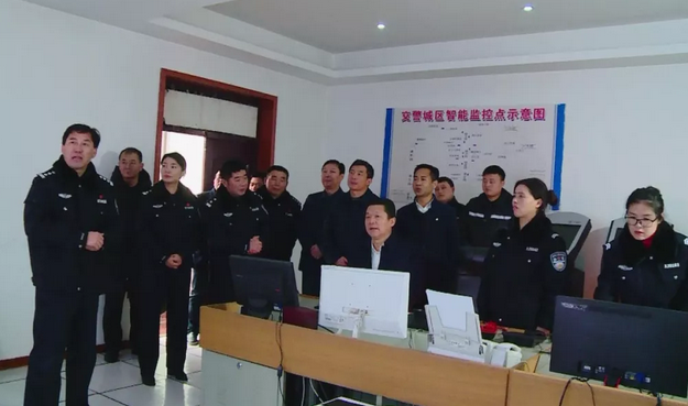 县区 华容县走进县交警大队监控指挥中心,刘铁健亲切看望慰问指挥中心