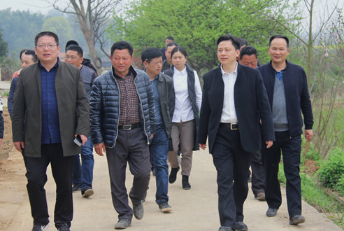 岳阳日报全媒体讯3月26日下午,临湘市委副书记,代市长廖星辉到聂市镇