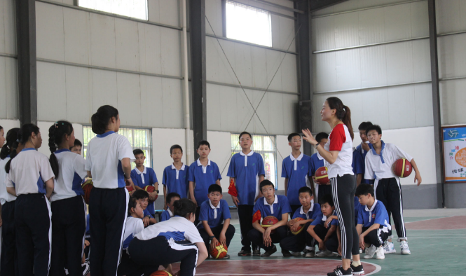 县区 汨罗市当天,全国政协调研组走进弼时中学,详细了解学校历史传承