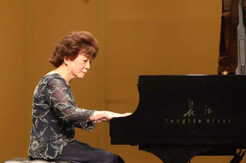 80岁的钢琴家鲍蕙荞:勤力耕耘方能蓬勃如春