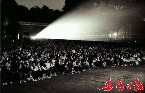 黄正兵每晚都会放映电影老照片资料图片偌大空荡的岳阳工人文化宫影院