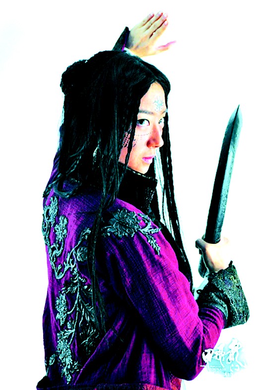 《龙门飞甲》片方在釜山电影节后期推出桂纶镁与范晓萱的两款人物海报