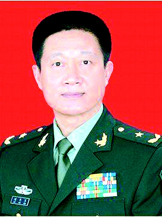 其中包括新任兰州军区司令员刘粤军,第二炮兵部队(以下简称二炮)司令