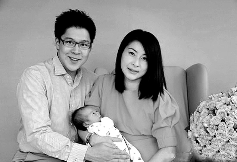 生子后第六天,霍启刚于9月1日下午在微博上留言称郭晶晶和儿子已经