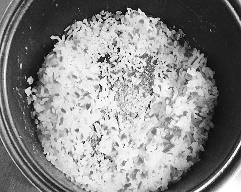 隔夜白米煮后变红饭市民担心有副作用