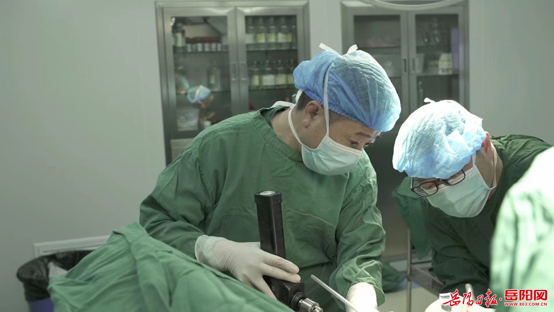 为什么骨科用摆锯岳阳康达骨科医院院长张新明：能工巧匠“检修师”  “医”生关爱患者身_https://www.jmylbn.com_新闻资讯_第4张