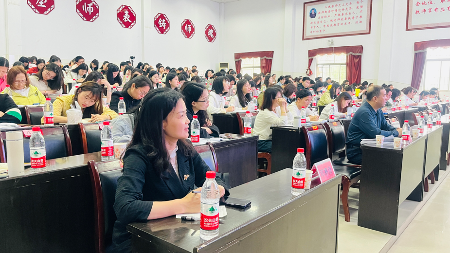 以专带兼,临湘市开展中小学心理健康教师指导师(初级)培训