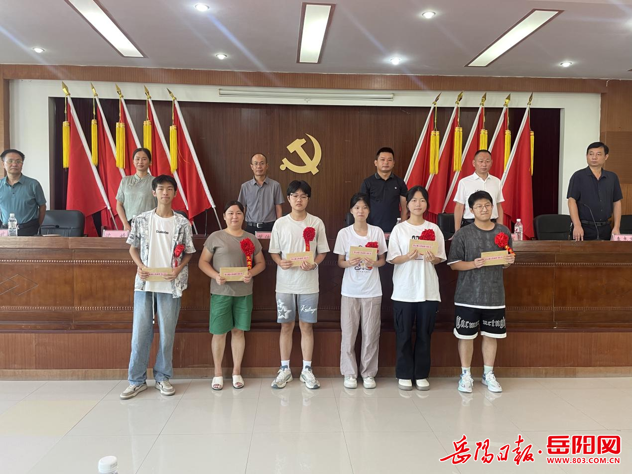 华容县东山镇:表彰卓越 筑梦未来