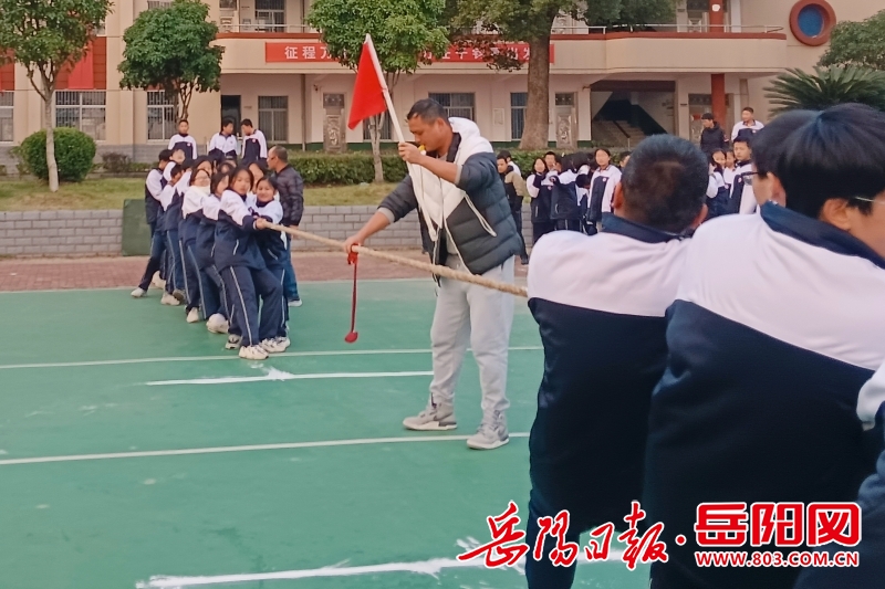 华容县状元湖实验学校课后服务添活力趣味拔河强体魄