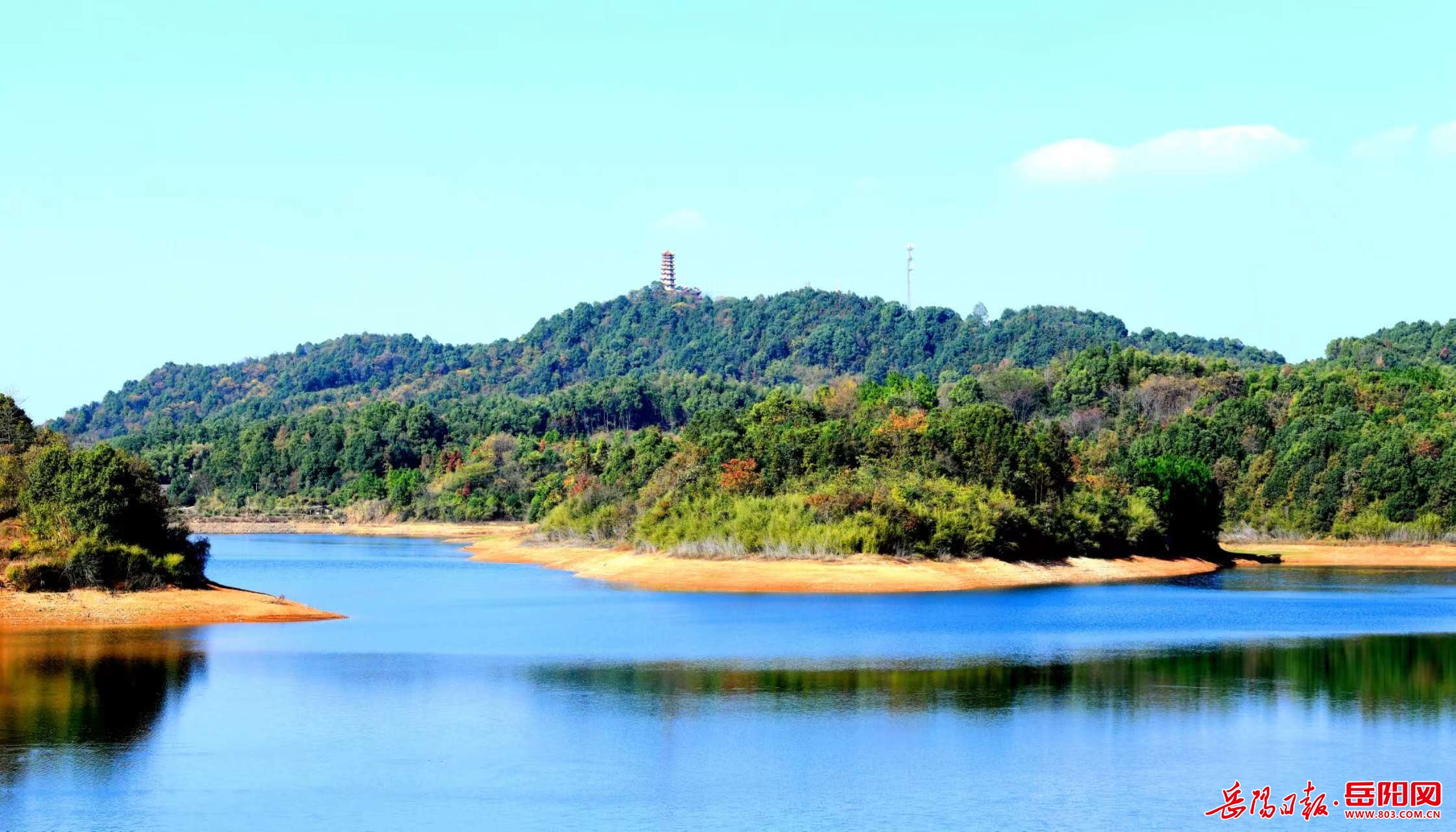 岳阳日报全媒体讯(通讯员 喻姣美 唐仲秋  )初冬时节,走进经开区西塘