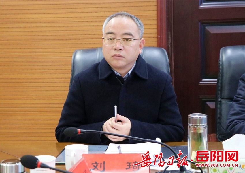 临湘市委常委会会议组成人员集中调研市高新区工作