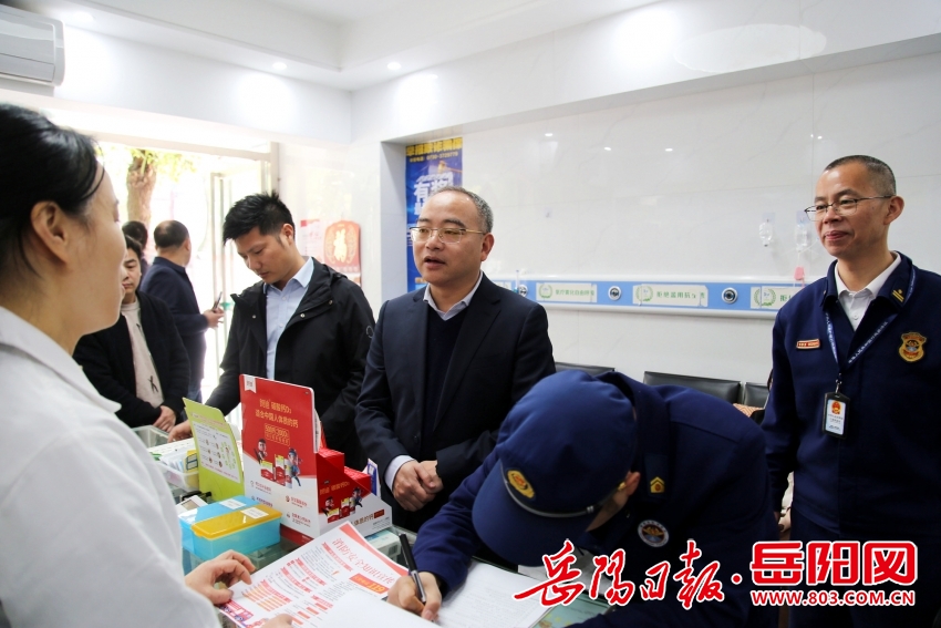 临湘市刘琦带队开展消防安全扫街行动