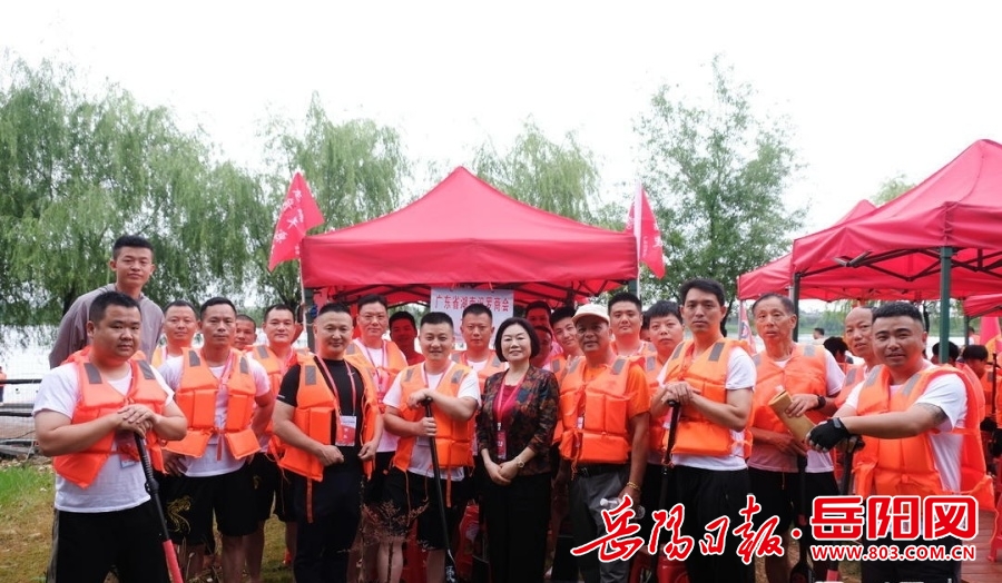 龙舟划过两千年汨罗江畔今争渡(图1)