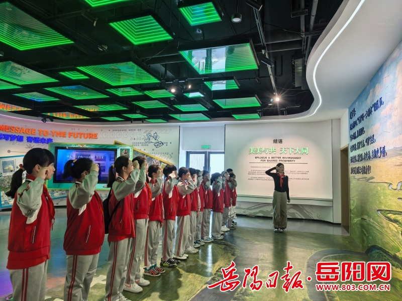 图3志愿者宣誓.jpg