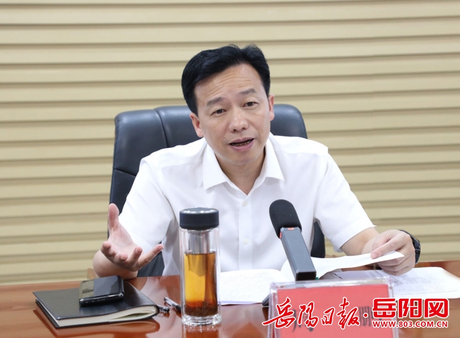 华容县:周鹏主持召开争项争资暨专项债申报工作调度会