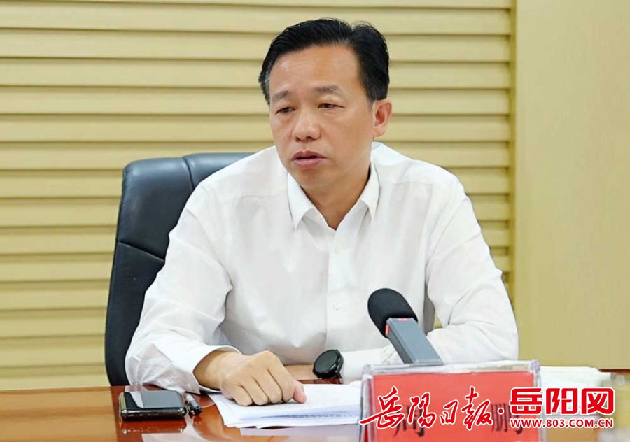 华容县:周鹏主持召开团洲垸居民迁建重点工作暨防汛备汛工作调度会